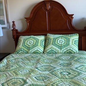 Quilt with 2 pillow shams